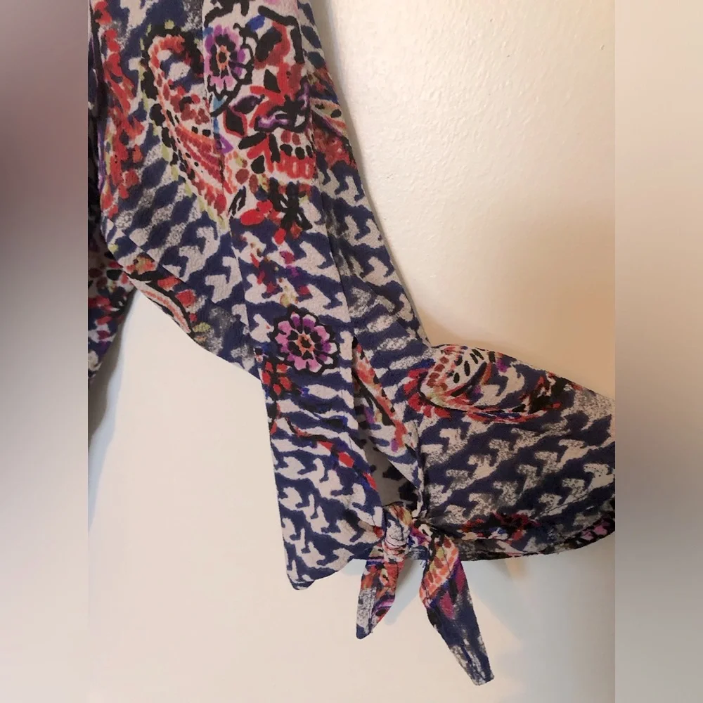 Vibrant Blue and Red Paisley Tunic with 3/4 Sleeves Lightweight & Flowy - Picture 4 of 10